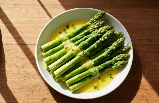 Steamed Asparagus with Lemon Butter